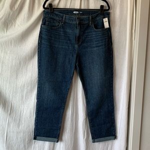 NWT Old Navy mid-rise boyfriend jeans in medium wash. Size 12.